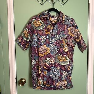 Reyn Spooner purple floral half button up collared tshirt in size small